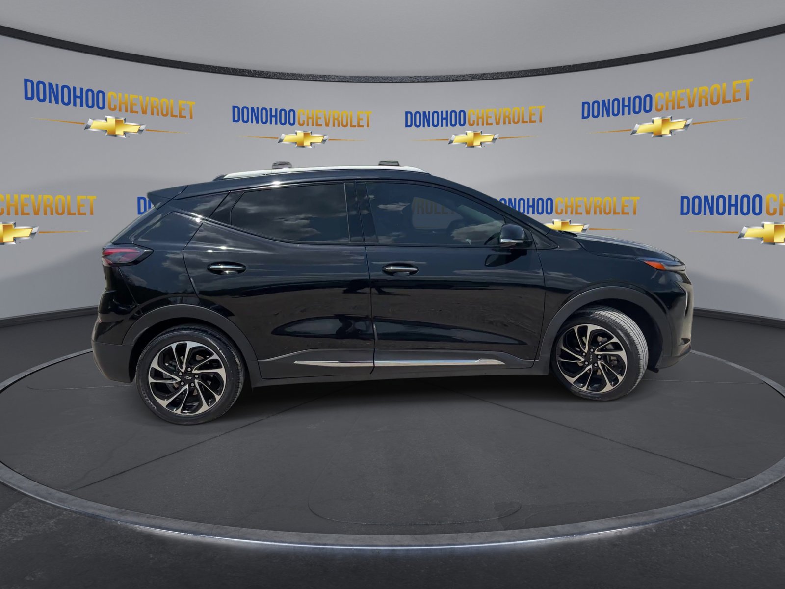Used 2022 Chevrolet Bolt EUV Premier w/ Sun & Sound Package FWD image 12