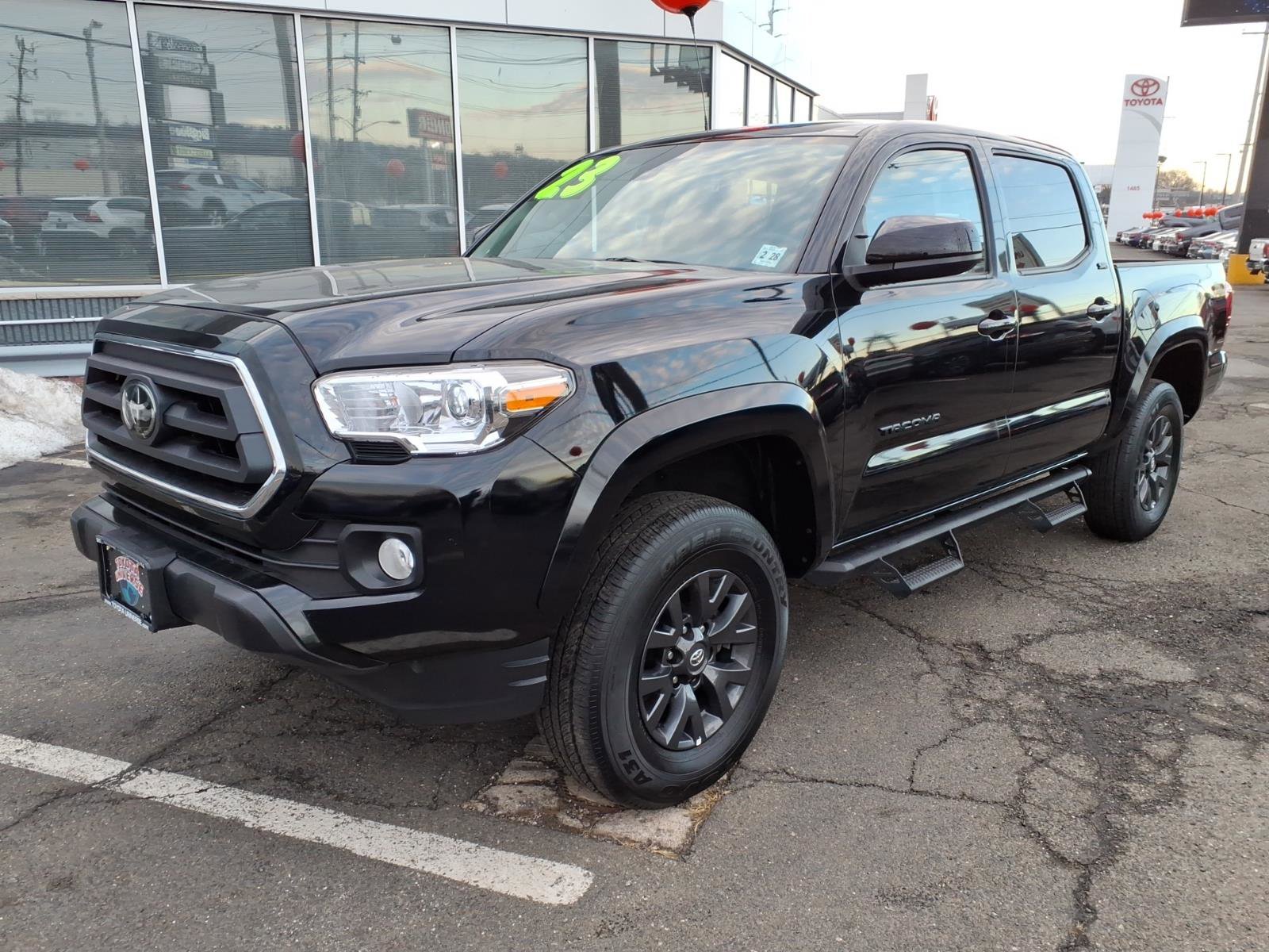 Certified 2023 Toyota Tacoma SR5 AWD/4WD image 3