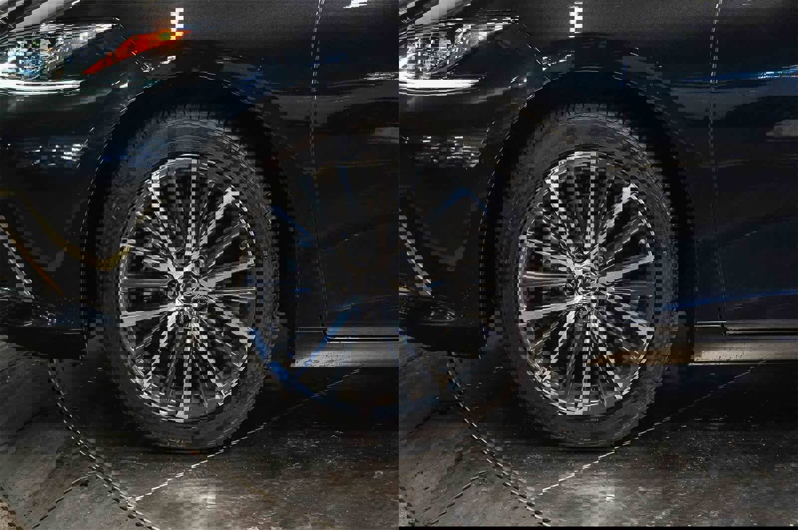 Used 2023 Lexus ES 350 w/ Premium Package image 9