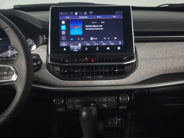 Used 2023 Jeep Compass Latitude image 18