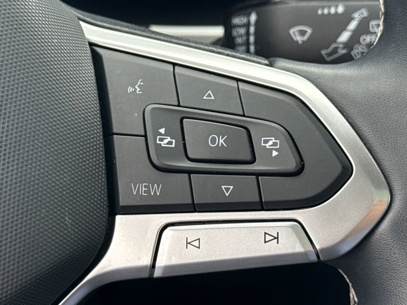 Used 2022 Volkswagen Atlas Cross Sport SE w/ Panoramic Sunroof Package image 23