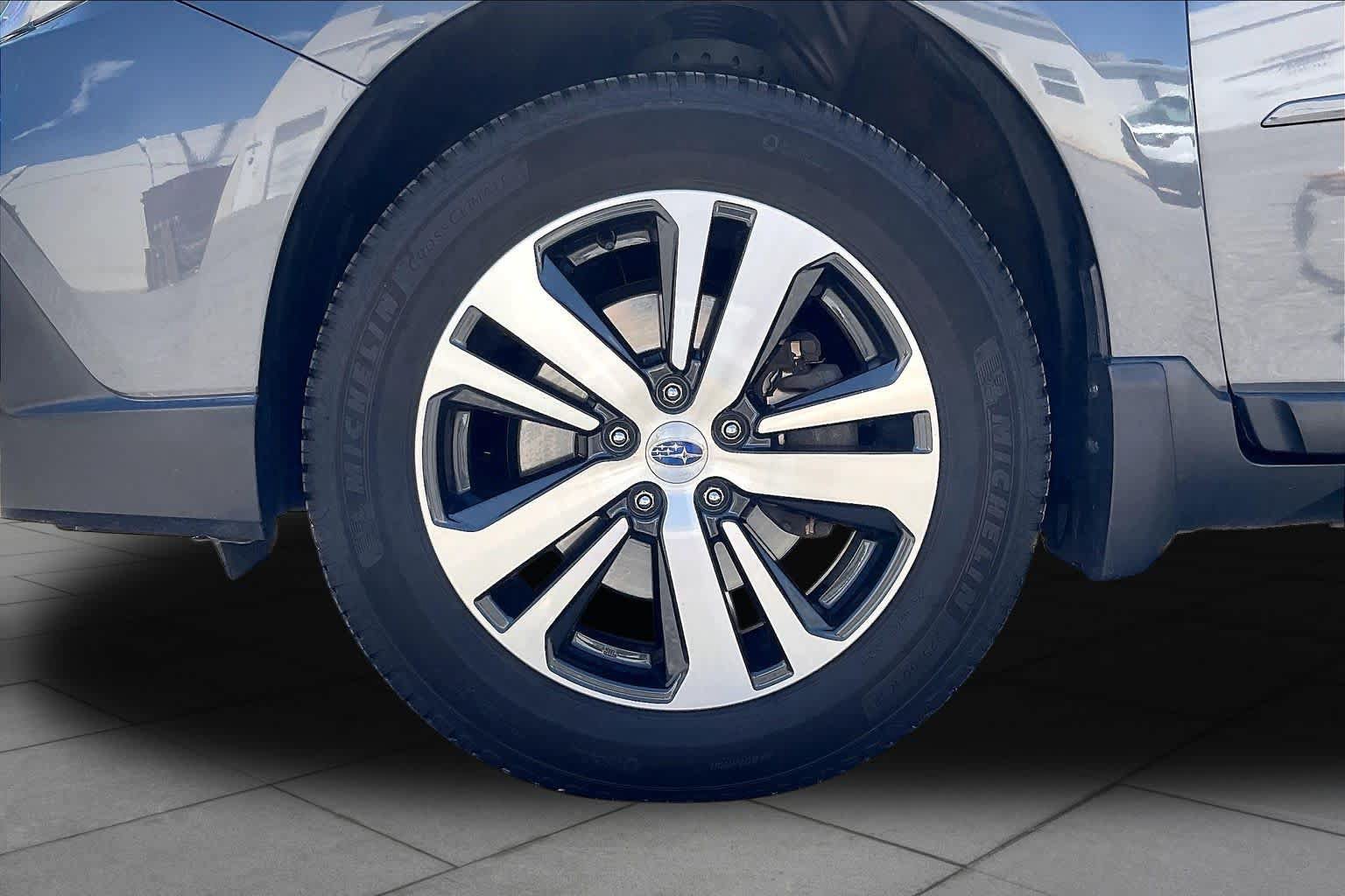 Used 2019 Subaru Outback 2.5i Limited AWD/4WD image 10