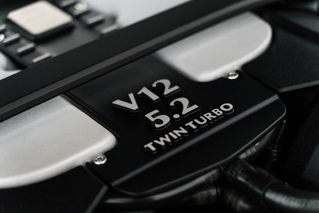 Used 2023 Aston Martin V12 Vantage RWD image 2