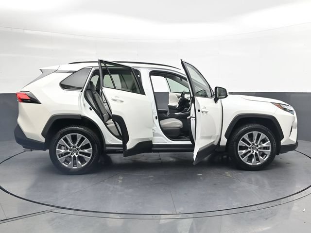 Used 2022 Toyota RAV4 XLE Premium AWD/4WD image 36