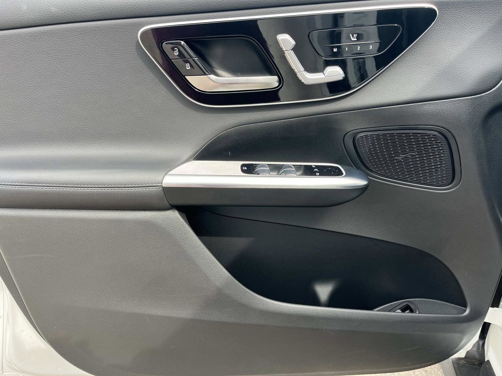 Certified 2025 Mercedes-Benz GLC 300 image 17