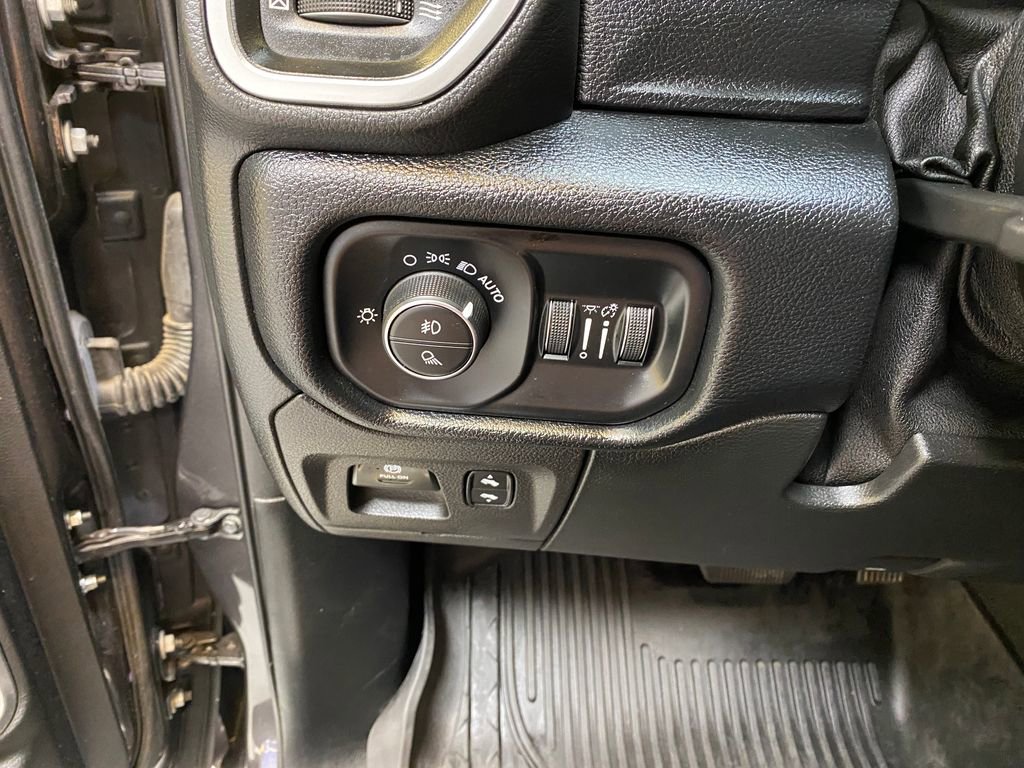 Used 2021 RAM 1500 Laramie AWD/4WD image 33