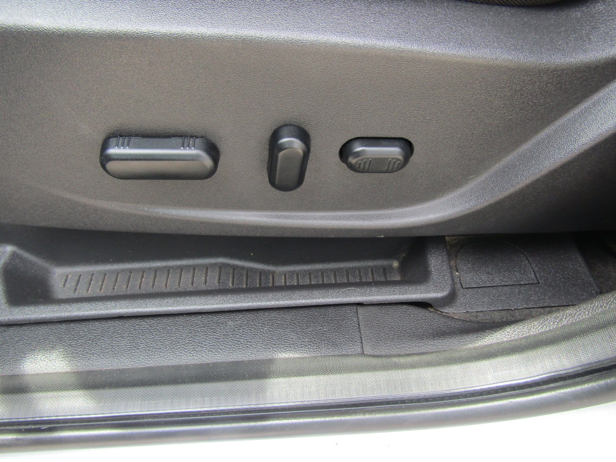 Used 2013 Ford Escape SEL FWD image 23