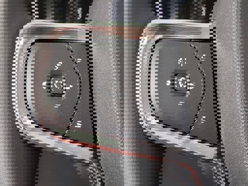 Used 2025 Volvo XC40 B5 Core AWD/4WD image 38