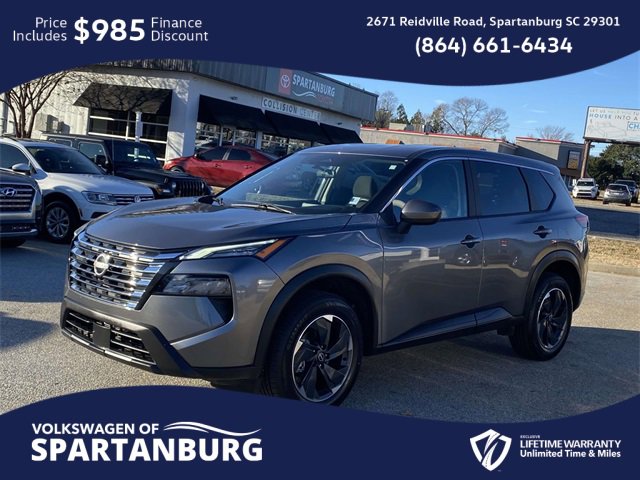 Used 2024 Nissan Rogue SV image 3