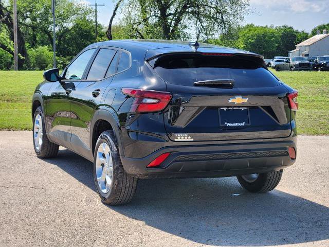 New 2026 Chevrolet Trax LS w/ LS Convenience Package FWD image 3