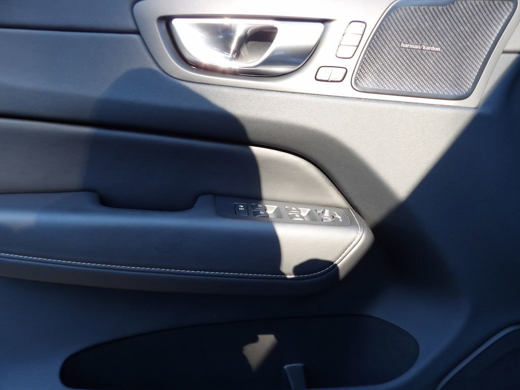 Certified 2023 Volvo XC60 B5 Ultimate w/ Climate Package image 10