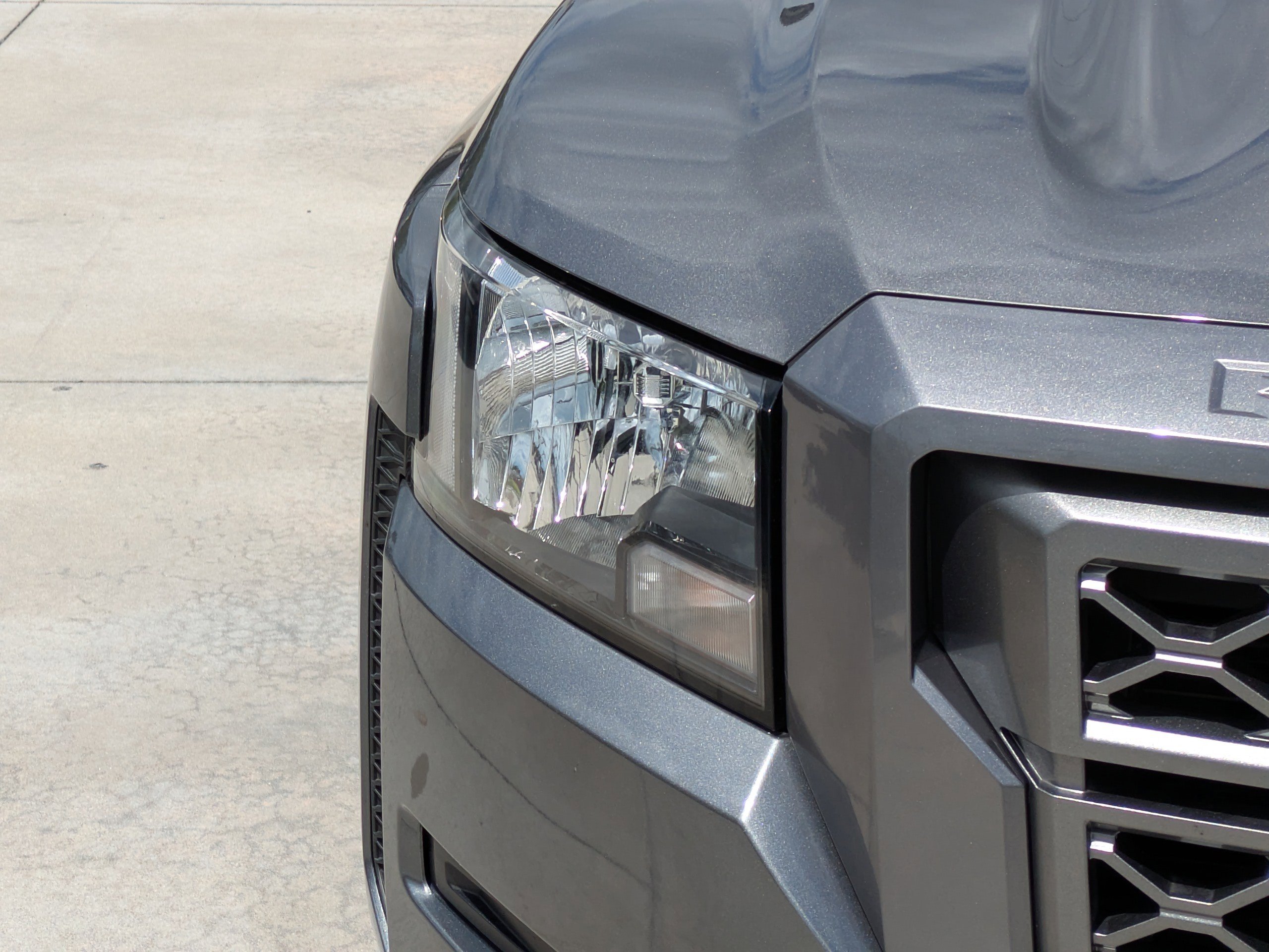 Used 2024 Nissan Frontier SV w/ Graphics Package image 7