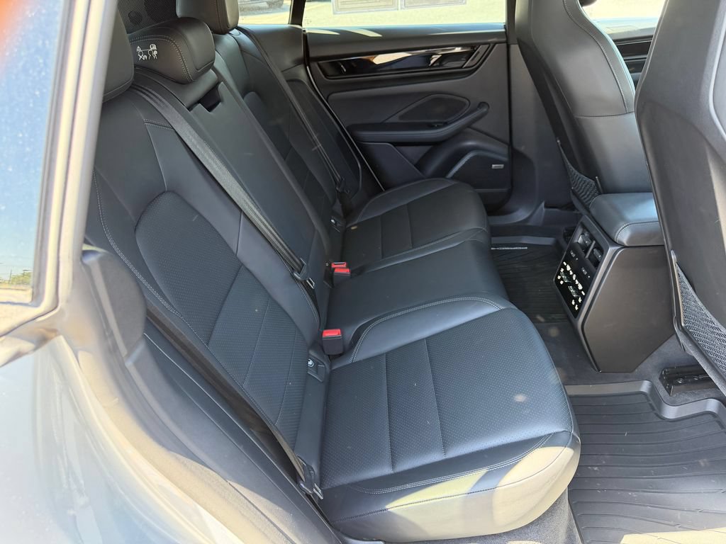 Used 2025 Porsche Macan 4 Electric AWD/4WD image 19