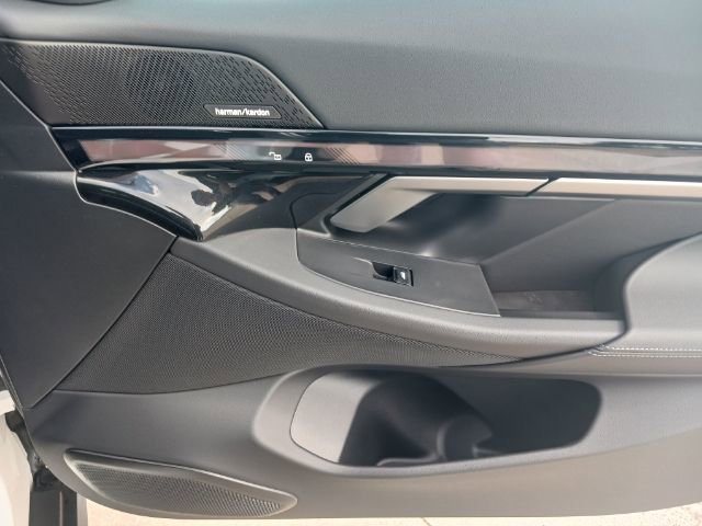 New 2024 BMW i5 eDrive40i w/ Convenience Package image 17