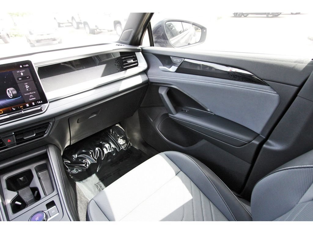 Used 2025 Volkswagen Tiguan SE R-Line AWD/4WD image 8