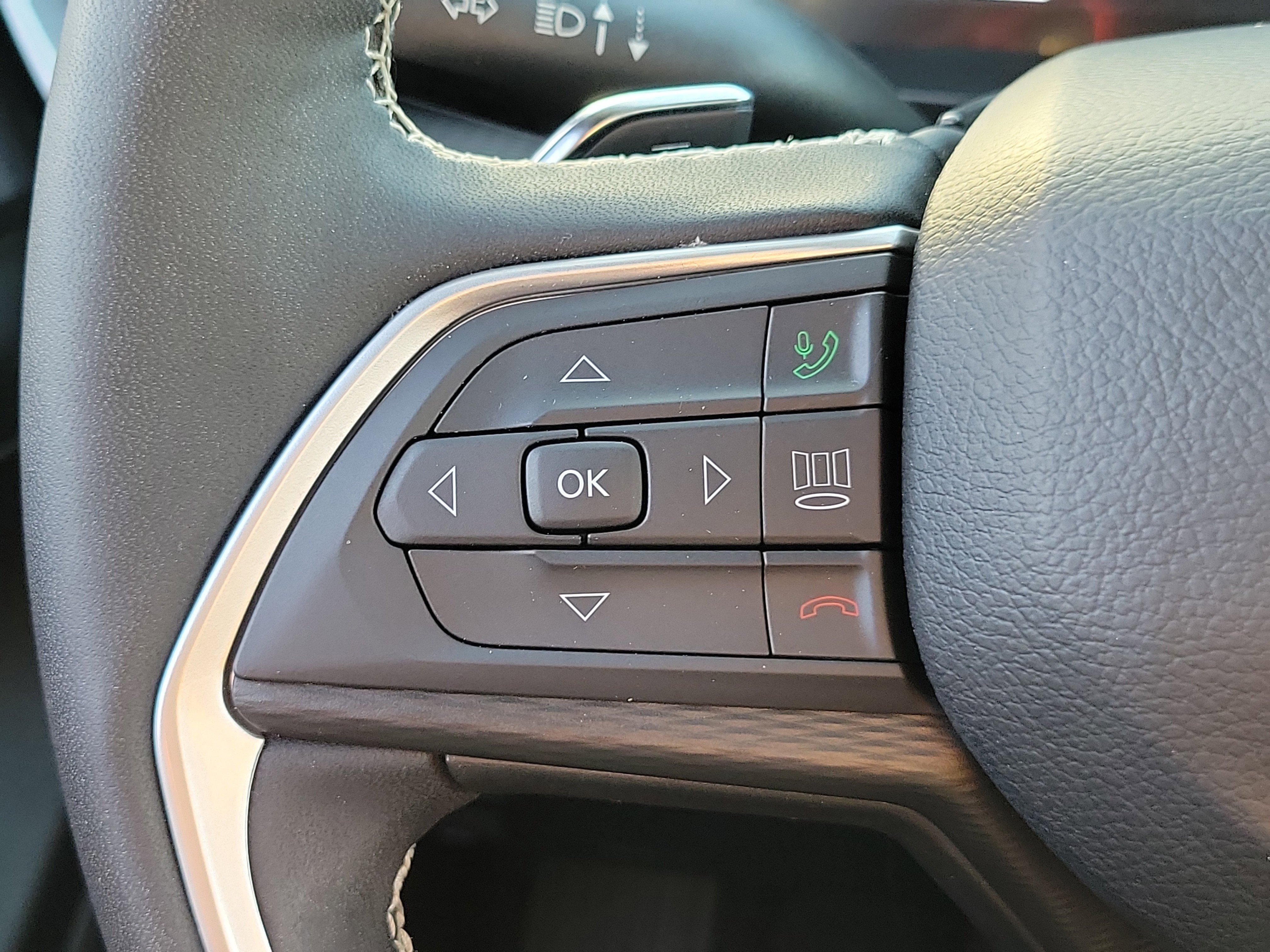 Used 2024 Jeep Grand Cherokee L Altitude image 27