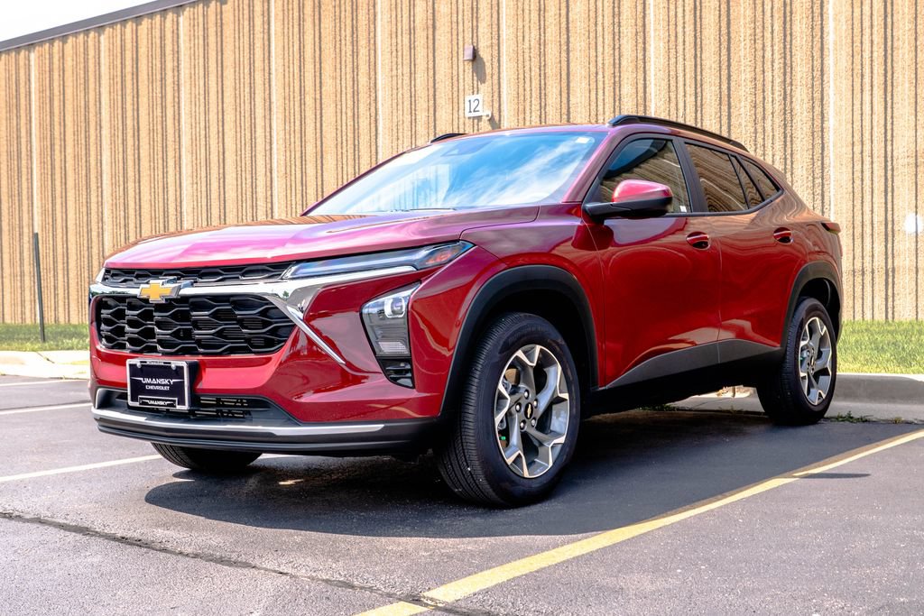 Certified 2025 Chevrolet Trax LT w/ Driver Confidence Package FWD image 4