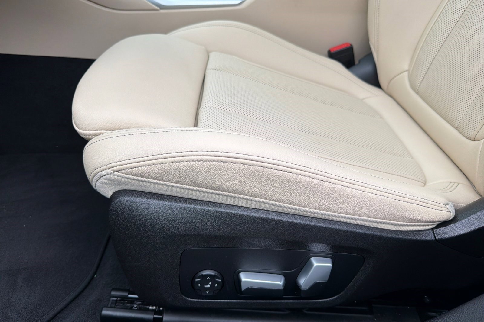 Certified 2023 BMW 330e w/ Parking Assistance Package image 14