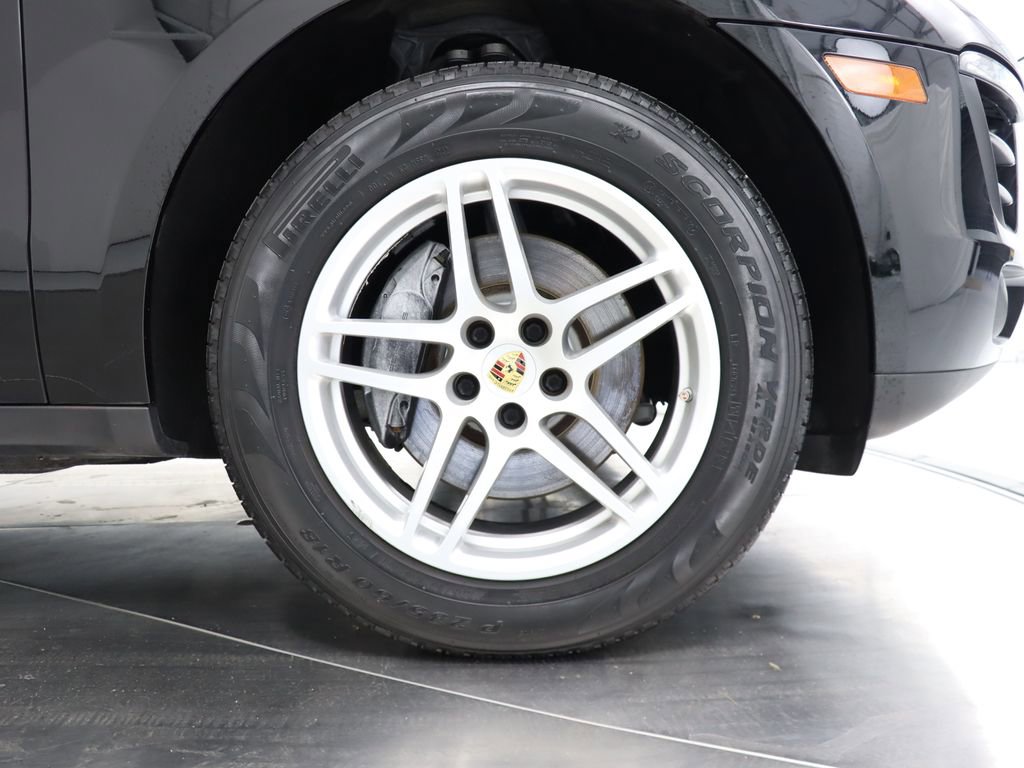 Used 2017 Porsche Macan image 38
