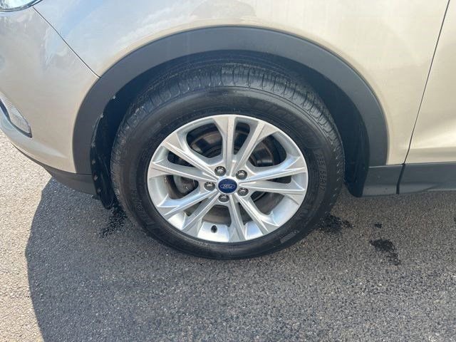 Used 2017 Ford Escape SE w/ Equipment Group 201A image 44