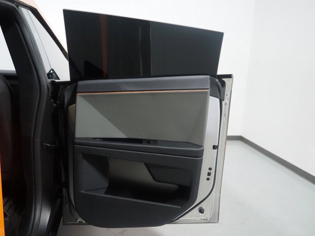 Used 2024 Tesla Cybertruck AWD Crew Cab image 78