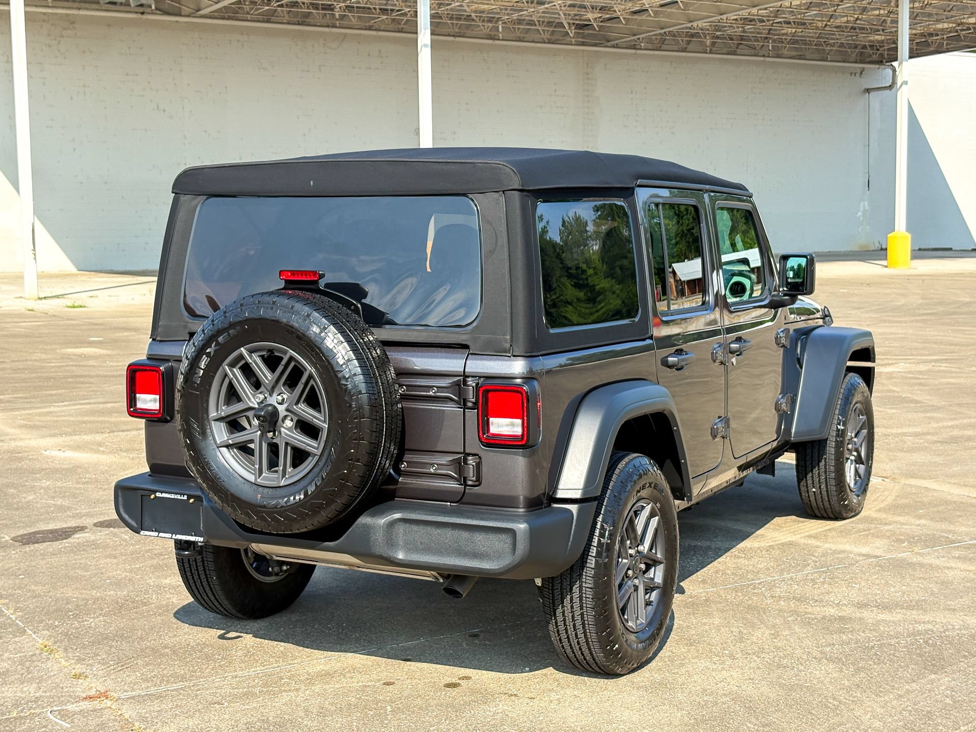 Used 2024 Jeep Wrangler Unlimited Sport AWD/4WD image 18