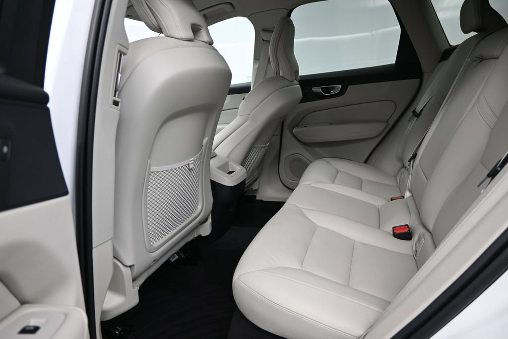 Used 2024 Volvo XC60 B5 Core w/ Protection Package Premier AWD/4WD image 14