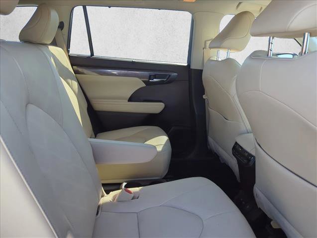 Used 2022 Toyota Highlander Platinum image 27