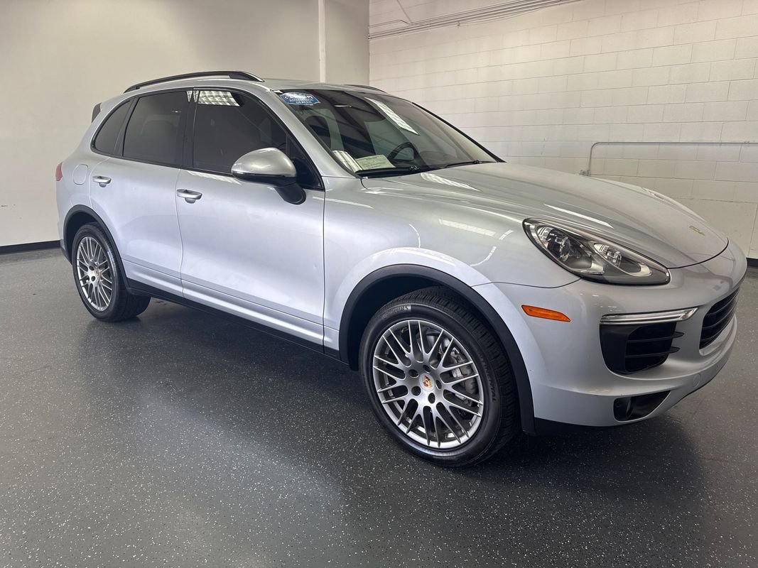Used 2016 Porsche Cayenne S AWD/4WD image 2