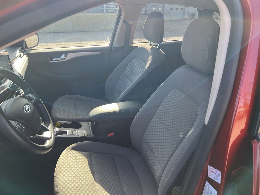 Used 2020 Ford Escape SE image 16