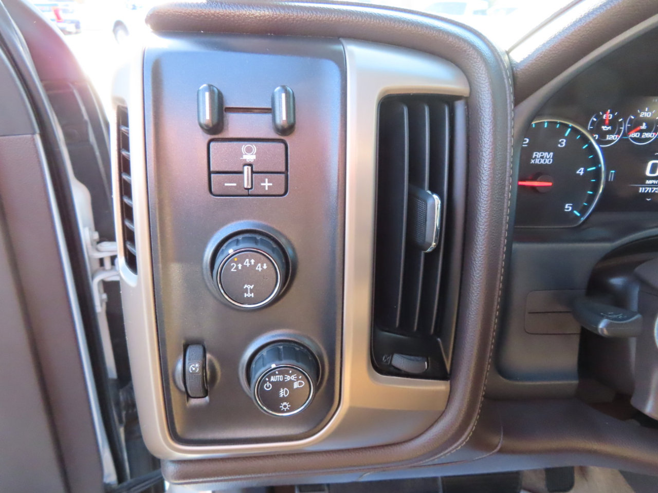 Used 2018 GMC Sierra 3500 Denali w/ Duramax Plus Package image 37