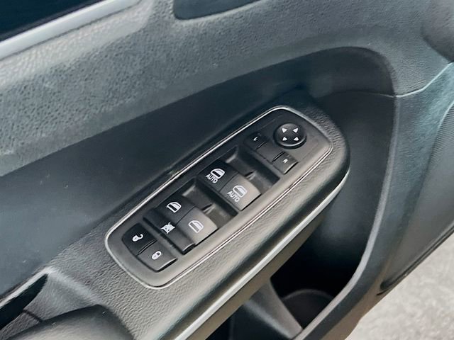 Used 2023 Chrysler 300 Touring w/ Safetytec Plus Group image 17