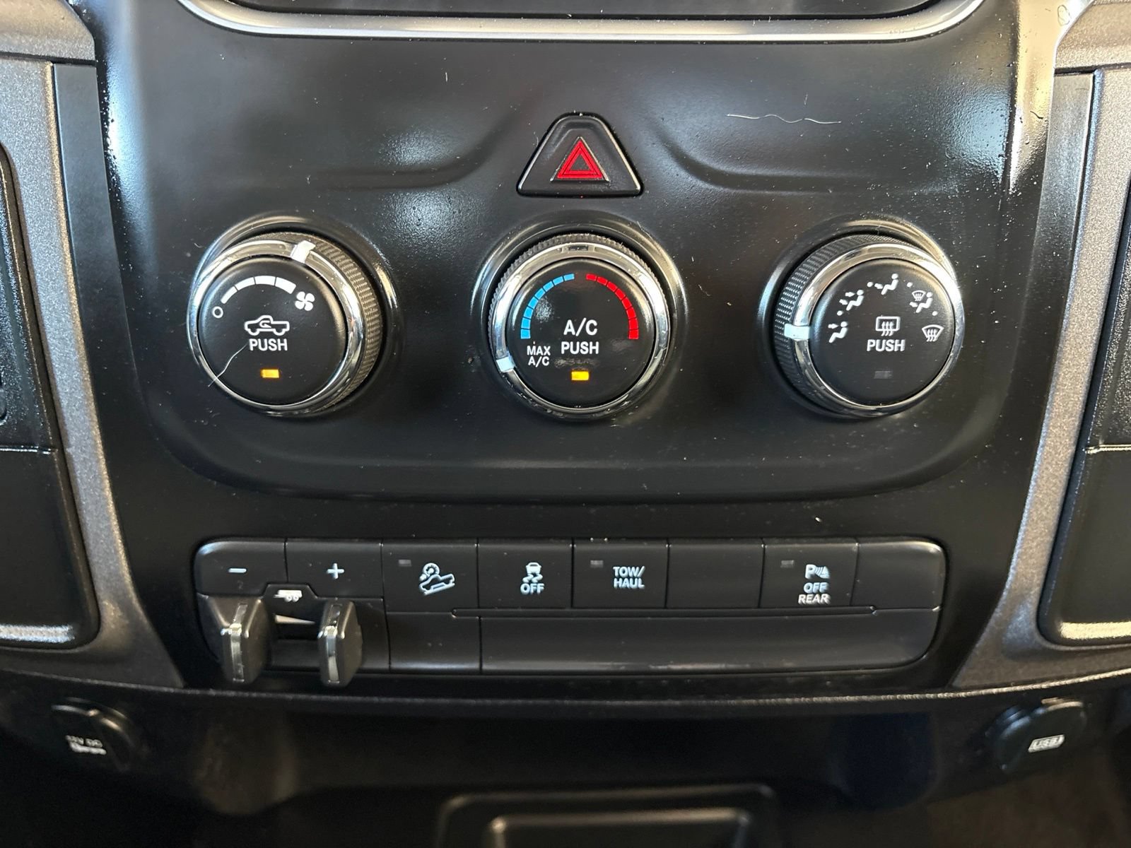 Used 2018 RAM 2500 Tradesman w/ Chrome Appearance Group AWD/4WD image 35