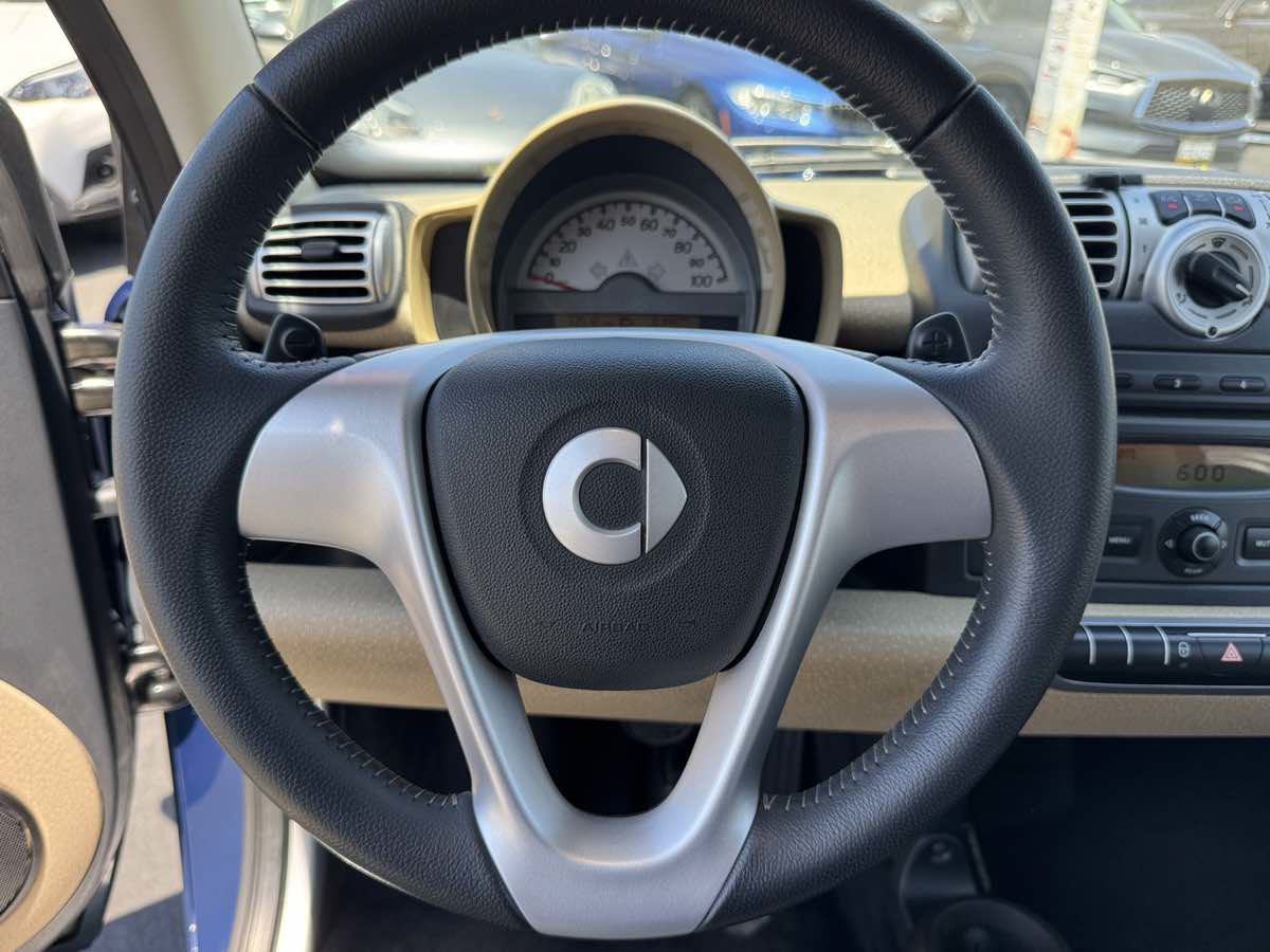 Used 2010 smart fortwo passion RWD image 26