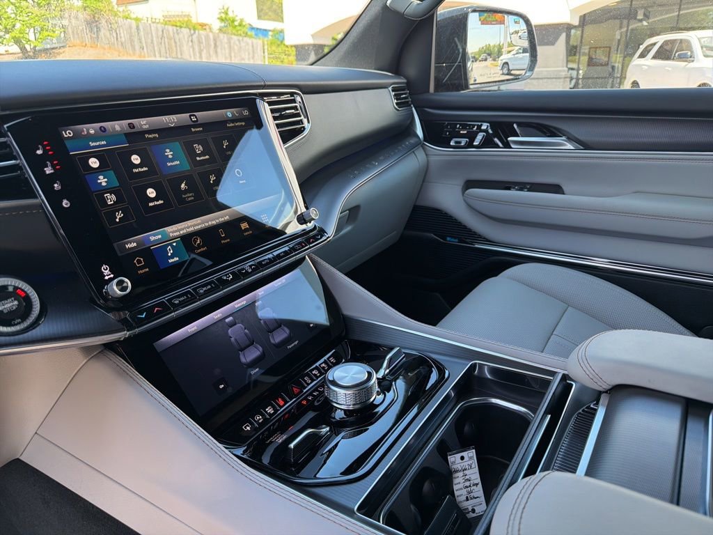 New 2026 Jeep Grand Wagoneer Summit AWD/4WD image 34