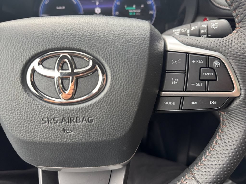 Used 2025 Toyota Sienna Limited AWD/4WD image 30