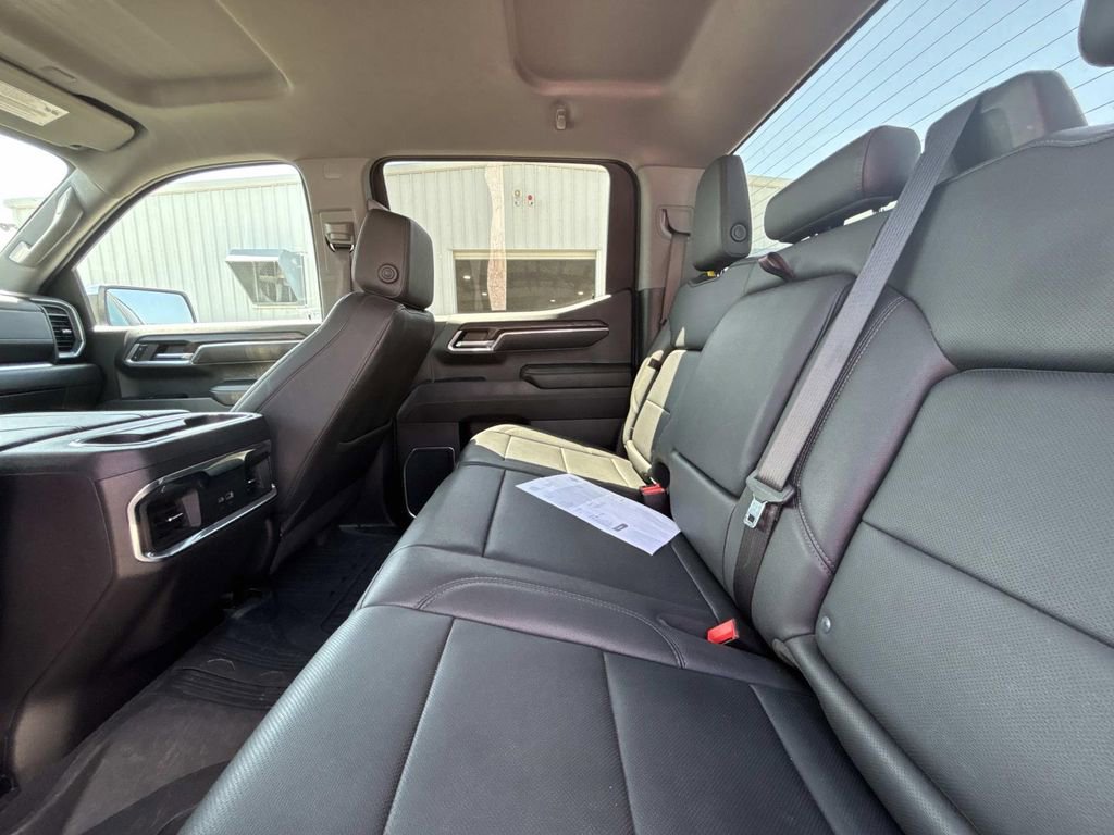 Used 2024 GMC Sierra 1500 SLT w/ SLT Premium Package AWD/4WD image 11