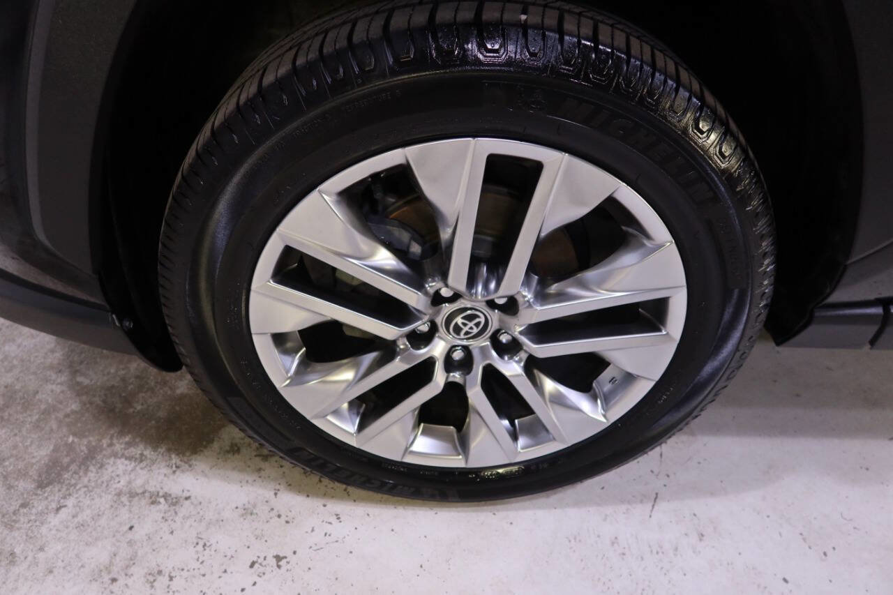 Used 2020 Toyota RAV4 XLE Premium image 10