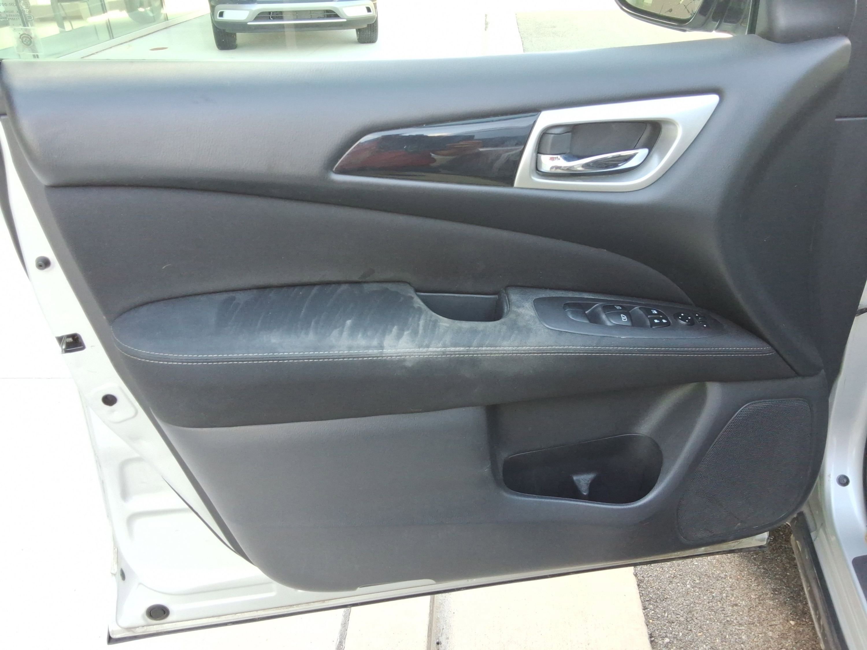 Used 2017 Nissan Pathfinder SV AWD/4WD image 22