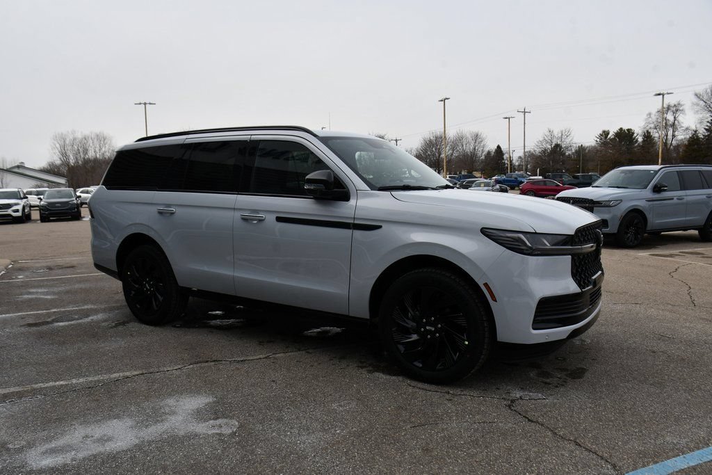 New 2026 Lincoln Navigator Reserve w/ Jet Appearance Package AWD/4WD image 8