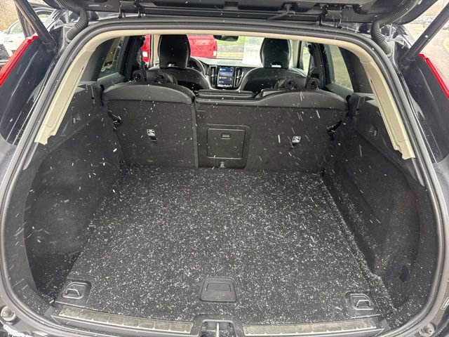 Used 2023 Volvo XC60 B5 Core image 33