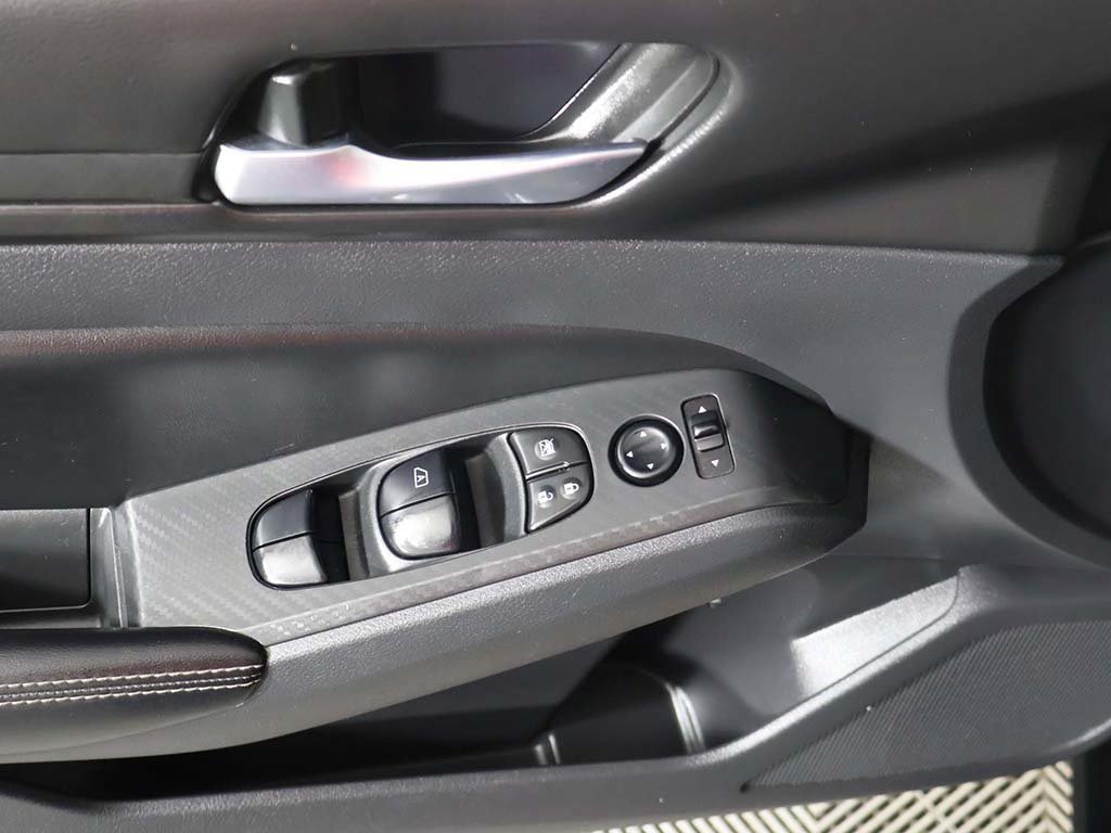 Used 2025 Nissan Altima 2.5 SV FWD image 29
