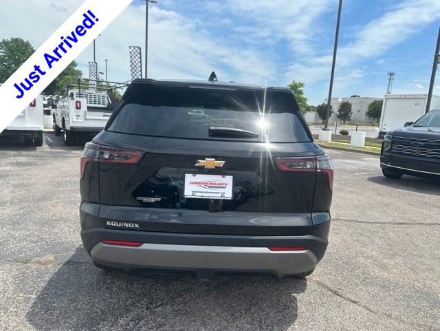 New 2026 Chevrolet Equinox LT w/ Convenience Package II FWD image 4