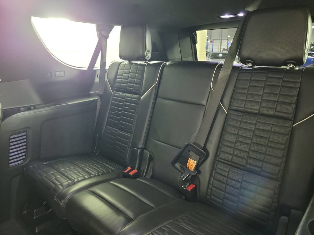 Certified 2022 Cadillac Escalade ESV Premium Luxury Platinum AWD/4WD image 11