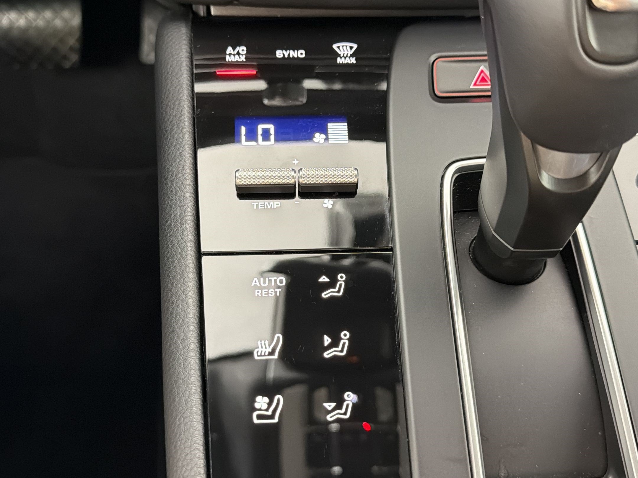 Certified 2026 Porsche Macan AWD/4WD image 18