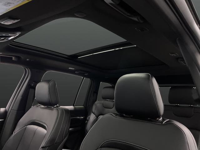 New 2025 Jeep Grand Cherokee Limited w/ Black Appearance Package image 7