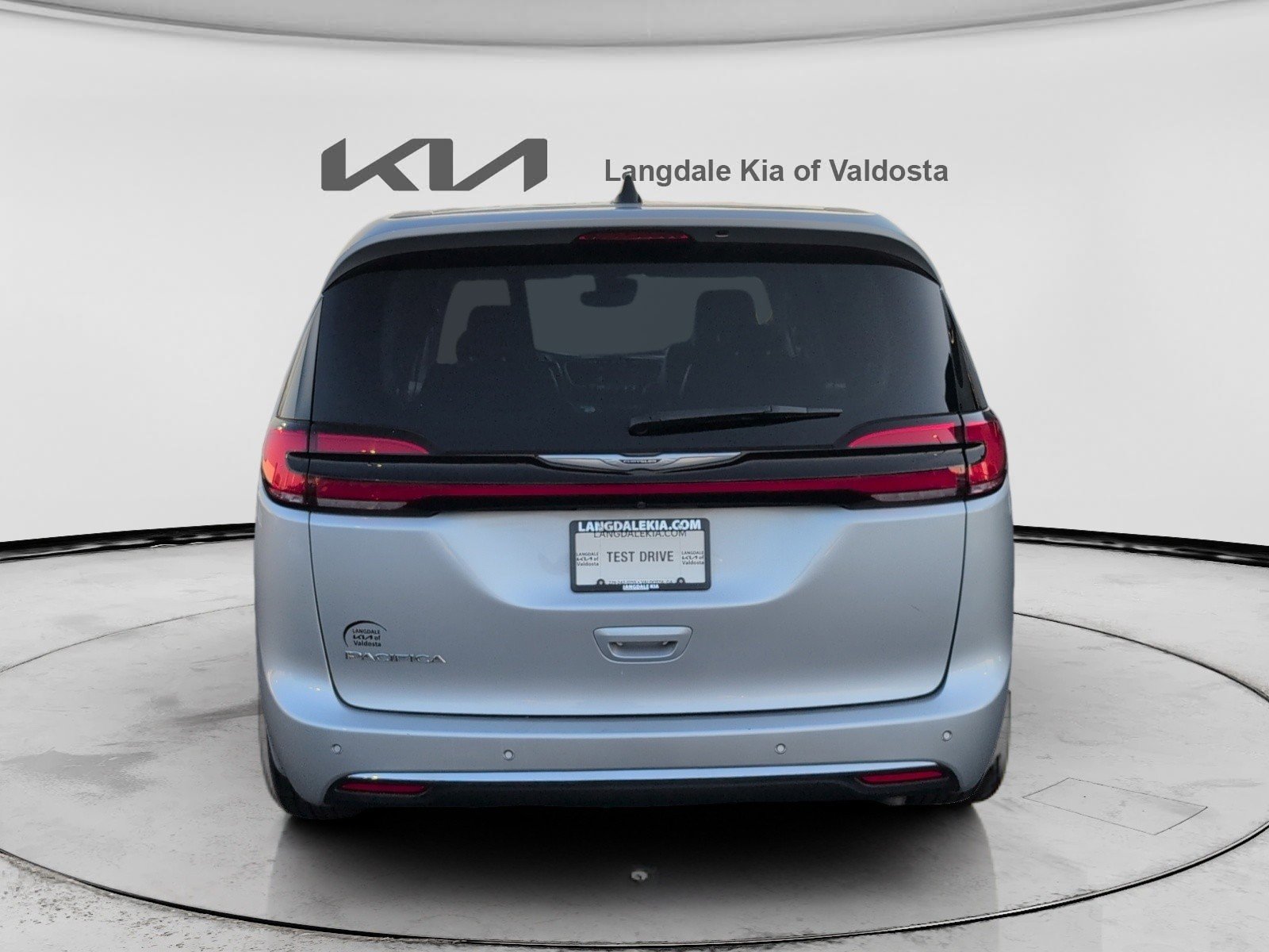 Used 2024 Chrysler Pacifica Touring-L image 8