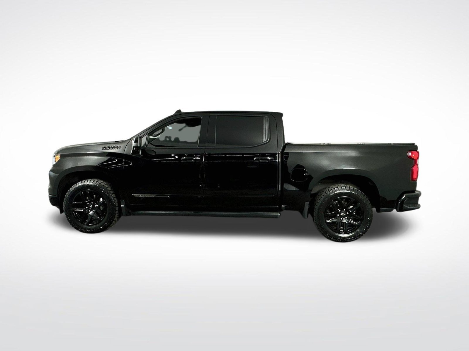 Used 2024 Chevrolet Silverado 1500 High Country w/ Midnight Edition AWD/4WD image 5