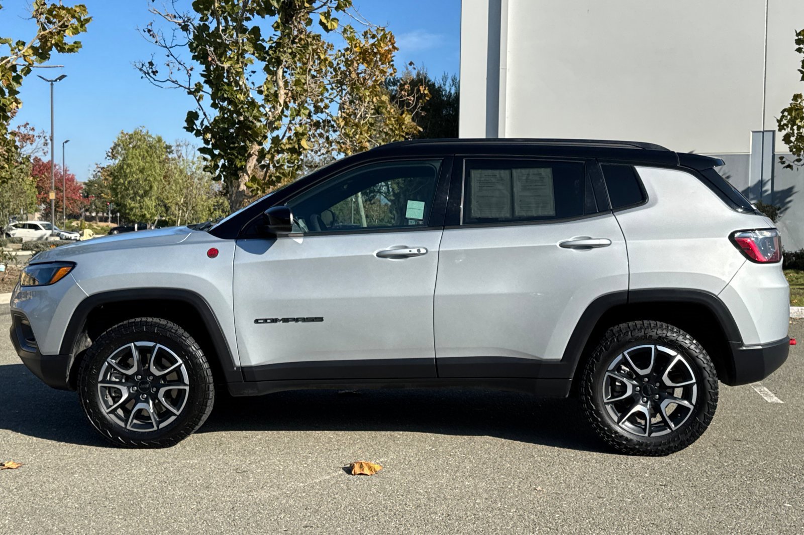 Used 2024 Jeep Compass Trailhawk image 7
