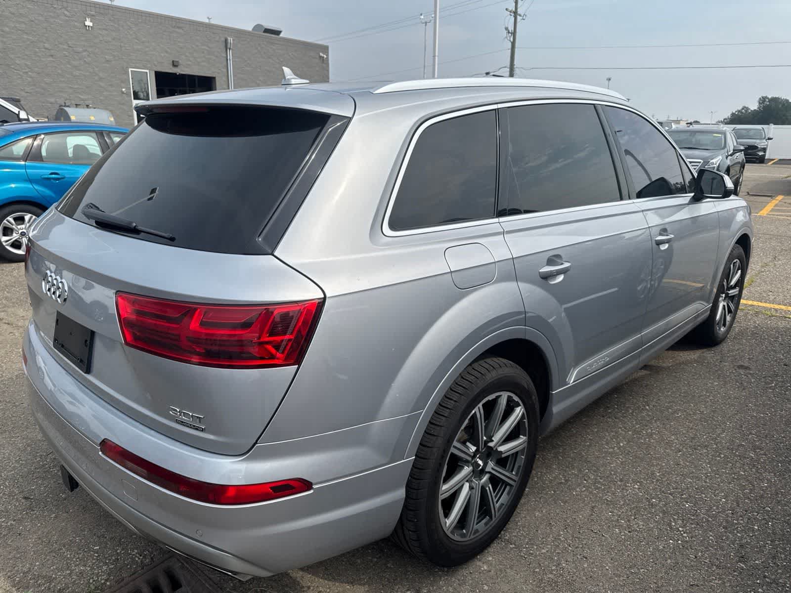 Used 2017 Audi Q7 3.0T Premium Plus w/ Premium Plus Package AWD/4WD image 12